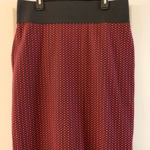Women’s skirt textured red/black, pull on.